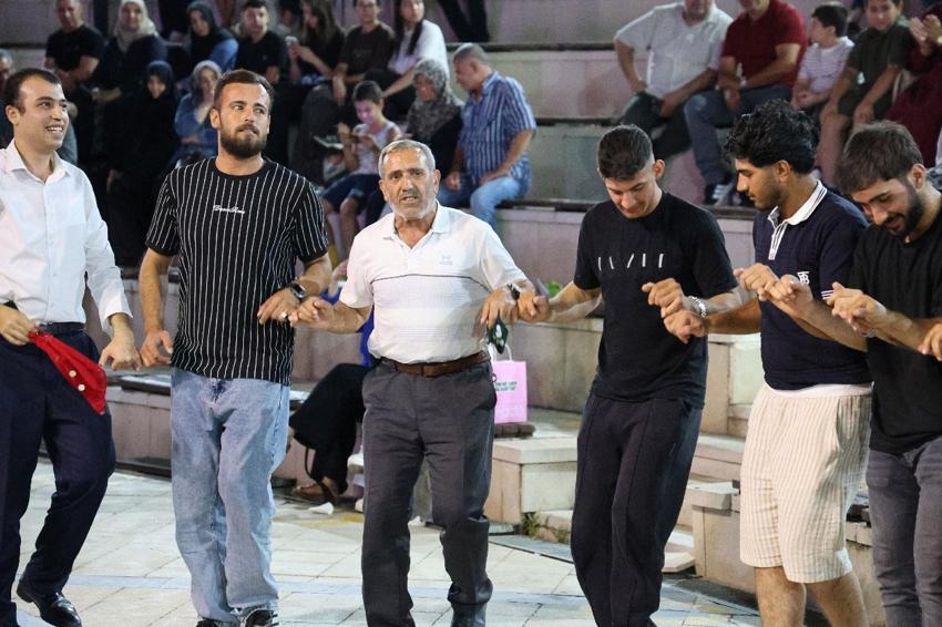 Ustasının 'Sanatımı sürdürmezsen hakkımı helal etmem' vasiyetini 54 yıldır oynayarak yaşatıyor