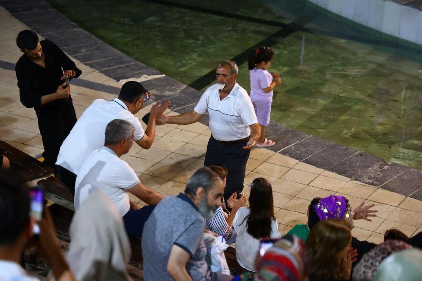 Ustasının 'Sanatımı sürdürmezsen hakkımı helal etmem' vasiyetini 54 yıldır oynayarak yaşatıyor