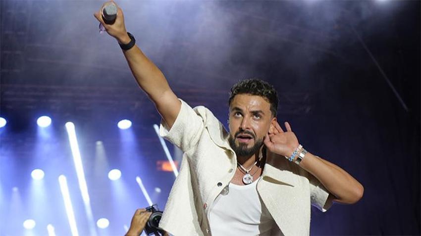 Sarımsak Festivali’nde Sefo bonkörlüğü: Satıcının tüm taçlarını satın alıp seyirciye dağıttı!