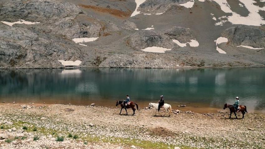 Turizmin en öze alternatifi: Aladağlar'da at sırtında yapılıyor