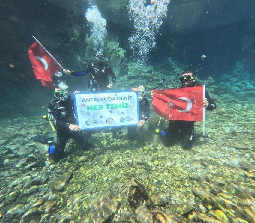 Antalya'da dalgıçlar karşılaştı: Gözlerine inanamayıp kayda aldılar