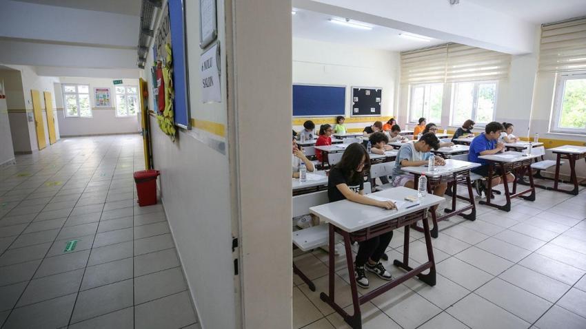 OKULLAR NE ZAMAN AÇILIYOR? Çocuğu 1. sınıfa başlayacak veliler kayıt İçin ne yapmalı? 2026-2027 Eğitim Öğretim dönemi ne zaman başlıyor? İşte okula kayıt rehberi