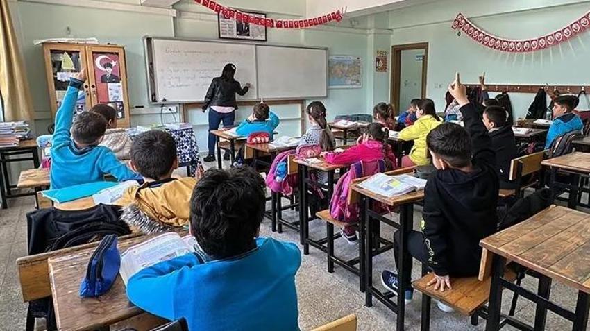 OKULLAR NE ZAMAN AÇILIYOR? Çocuğu 1. sınıfa başlayacak veliler kayıt İçin ne yapmalı? 2026-2027 Eğitim Öğretim dönemi ne zaman başlıyor? İşte okula kayıt rehberi