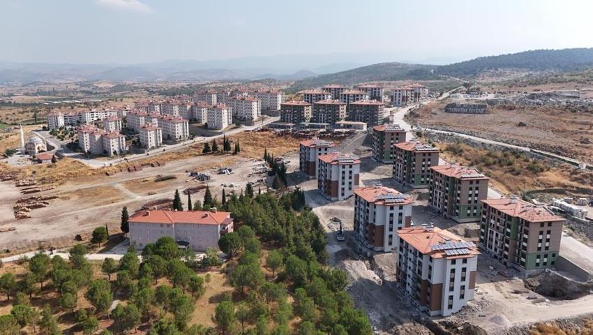 Balıkesir'de depremin yaraları 1 yıl sonra sarılmaya devam ediyor