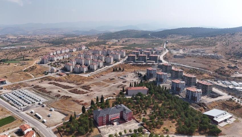 Balıkesir'de depremin yaraları 1 yıl sonra sarılmaya devam ediyor