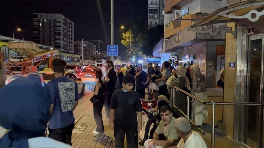 Bursa'da yürekleri ağza getiren olay: "Düşmanlarım var" dedi, metro direğine çıktı! Ulaşım durdu, trafik kilitlendi