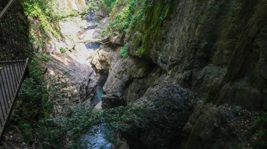 Düzce’nin saklı cenneti! Görenler hayran kalıyor: Şelaleler ve göl büyülüyor