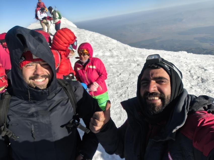 Sivaslı dağcılar Türkiye’nin çatısı Ağrı Dağı’nın zirvesine ulaştılar!