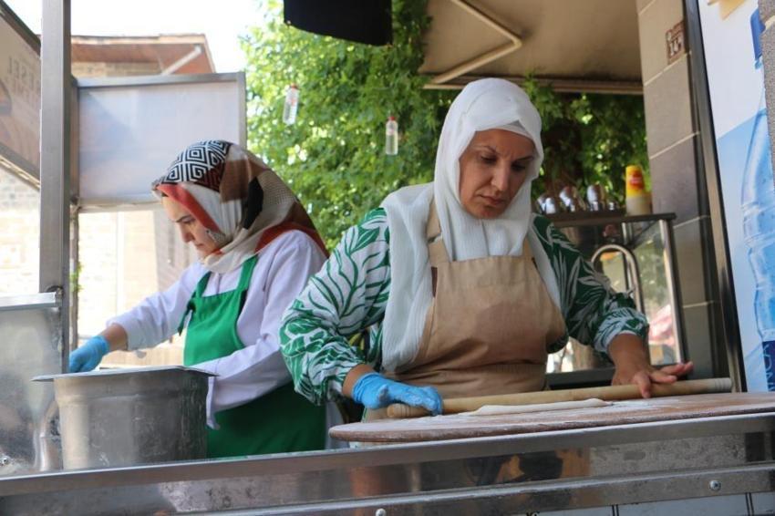 Can sıkıntısını mesleğe dönüştürdü: Diyarbakır'da gelin görümce dükkan açtı