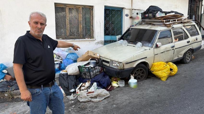 İzmir'in göbeğinde 'çöp ev' kabusu: Kokudan mahalle yaşanmaz hale geldi, fareler dükkânları bastı!