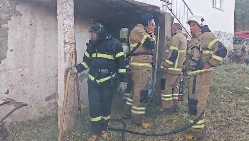 Komşudaki yangını camide duyurdu: Hoparlörden yardım istedi