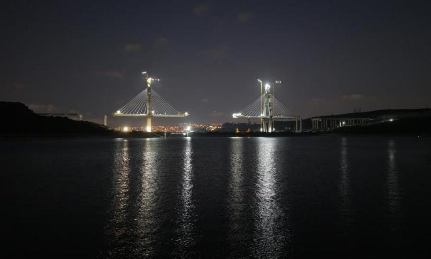 Kanal İstanbul'da ilk köprü aydınlandı: 196 metrelik iki kulede işlem tamam
