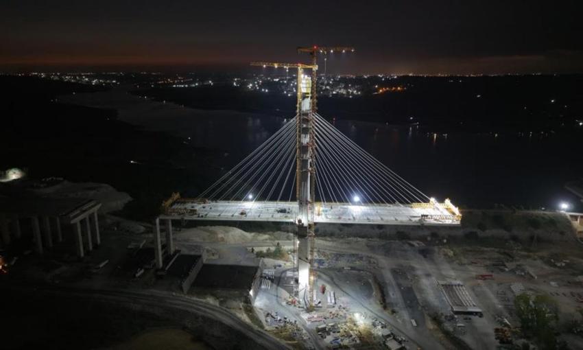 Kanal İstanbul'da ilk köprü aydınlandı: 196 metrelik iki kulede işlem tamam