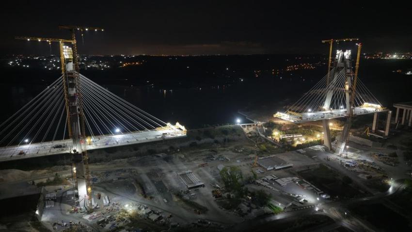 Kanal İstanbul'da ilk köprü aydınlandı: 196 metrelik iki kulede işlem tamam