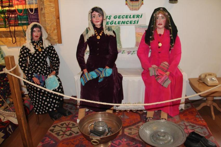 Emekli öğretmenin 40 yıllık hayali müzeye dönüştü: Bir yıl boyunca tek bir sahne için çalıştı!