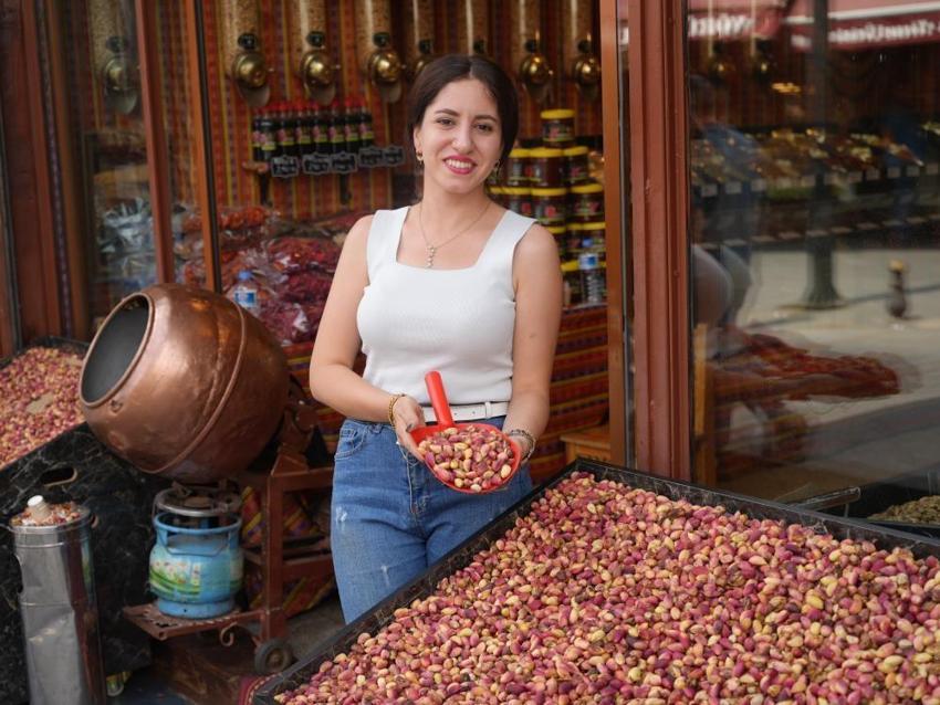 Gaziantep'in yeşil altını tezgahlara çıktı! İlk mahsulün kilosu 1200 TL'yi buldu