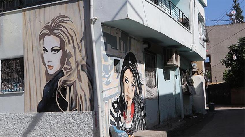 Adana'da bu sokağa giren kendini film setinde sanıyor! Duvarlardan nostalji fışkırıyor