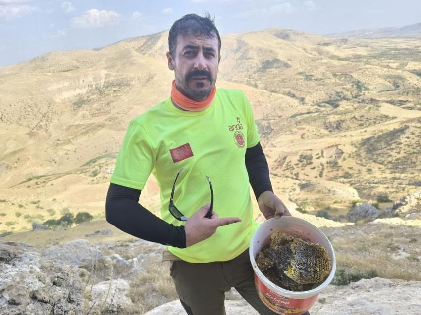 Batman’da nefes kesen hasat! 600 metrelik uçuruma halatla indi, nedeni ise şaşkına çevirdi