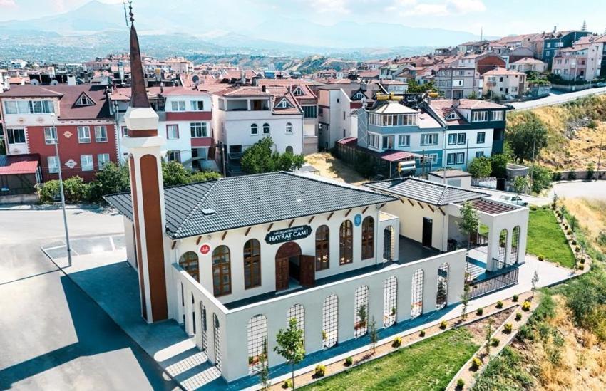 Butik mimarisiyle görenleri hayran bırakıyor: Hayrat Camii 14 Ağustos'ta yeniden kapılarını açıyor!