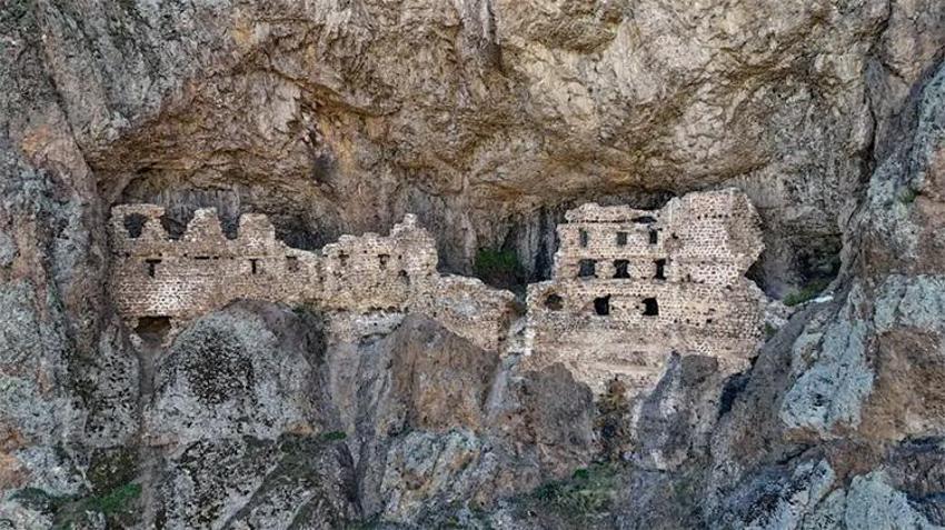 Ankara’nın 'Mini Sümela'sı: keşfedilmeyi bekliyor: Kızılcahamam’daki tarihi Alicin Manastırı gizemini koruyor