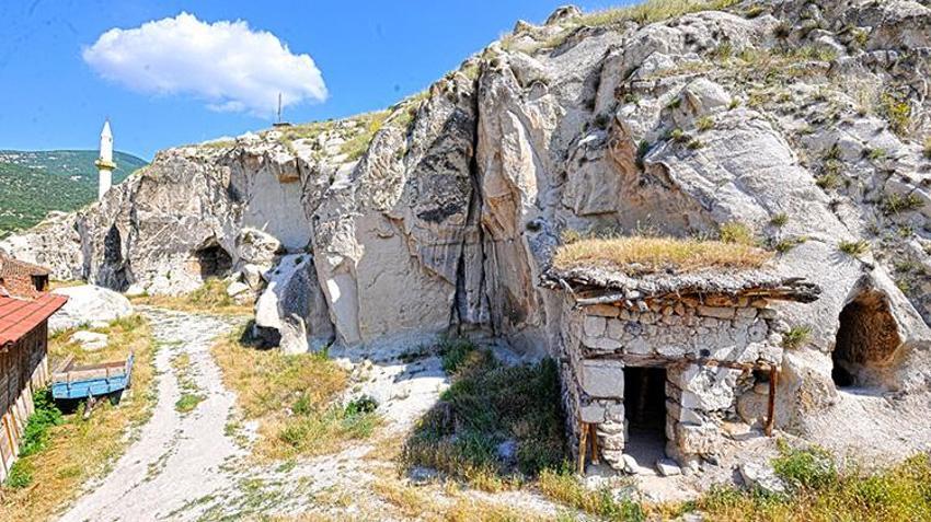 Ankara’nın 'Mini Sümela'sı: keşfedilmeyi bekliyor: Kızılcahamam’daki tarihi Alicin Manastırı gizemini koruyor