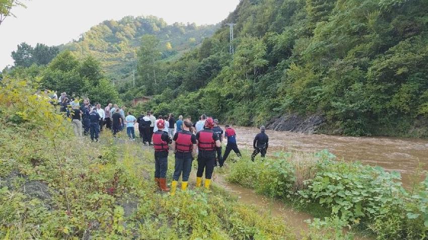 Giresun'da etkili sağanak felakete dönüştü! Sele kapılan anne ve 2 kızı kayboldu