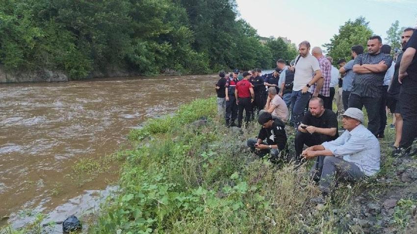 Giresun'da etkili sağanak felakete dönüştü! Sele kapılan anne ve 2 kızı kayboldu