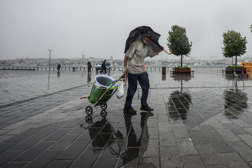 Meteoroloji ve hava tahmin uzmanı tarih vererek uyardı: Hafta sonu ülkemizin büyük bir bölümü sağanak yağışların etkisi altında olacak