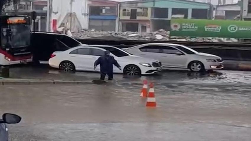 Meteoroloji uyarmıştı! Samsun’da kuvvetli sağanak sonrası yollar göle döndü