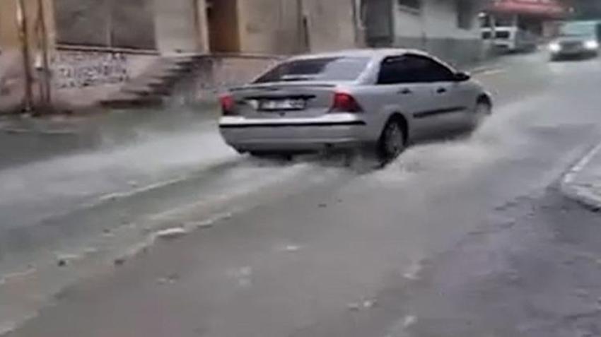 Meteoroloji uyarmıştı! Samsun’da kuvvetli sağanak sonrası yollar göle döndü