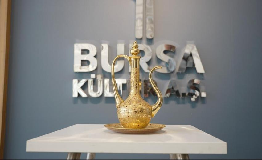 Bursa'nın asırlık saray estetiğini cama işlediler: Geleneksel Türk sanatına yeniden hayat veriyorlar