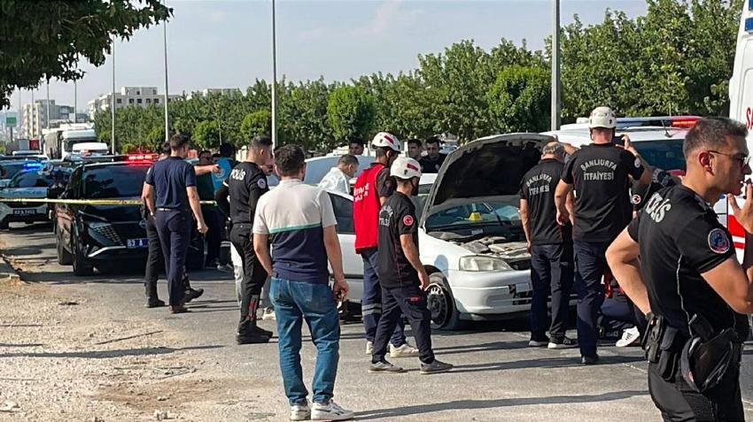 Kırmızı ışıkta dehşete düşüren olay! Otomobildekilere bıçaklı ve tüfekli saldırı düzenlendi 1 kişi öldü, 2 kişi yaralandı