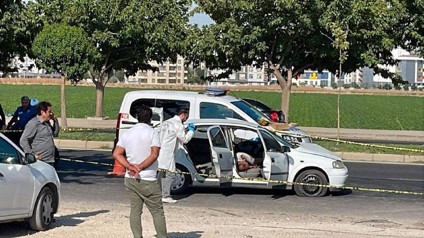 Kırmızı ışıkta dehşete düşüren olay! Otomobildekilere bıçaklı ve tüfekli saldırı düzenlendi 1 kişi öldü, 2 kişi yaralandı