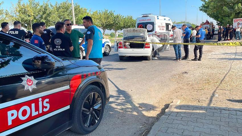 Kırmızı ışıkta dehşete düşüren olay! Otomobildekilere bıçaklı ve tüfekli saldırı düzenlendi 1 kişi öldü, 2 kişi yaralandı