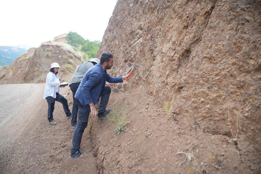 Muş ile Bitlis arasında uzanan Kavakbaşı Fay Zonu mercek altında