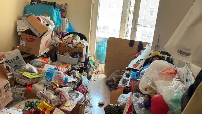 Emekli profesörün iki dairesinden çıkanlar görenleri şoke etti: 4-5 yıldır topluyor