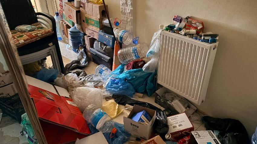 Emekli profesörün iki dairesinden çıkanlar görenleri şoke etti: 4-5 yıldır topluyor