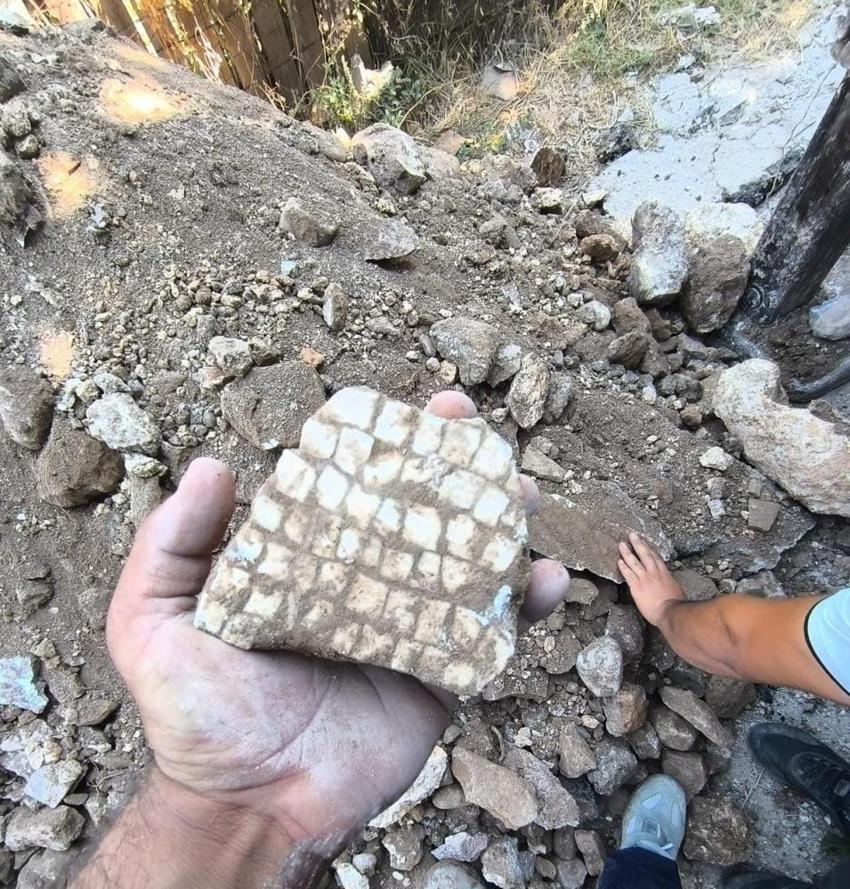 Hatay’da altyapı kazısında tarihi keşif: Yerin 1,5 metre altından çıktı!