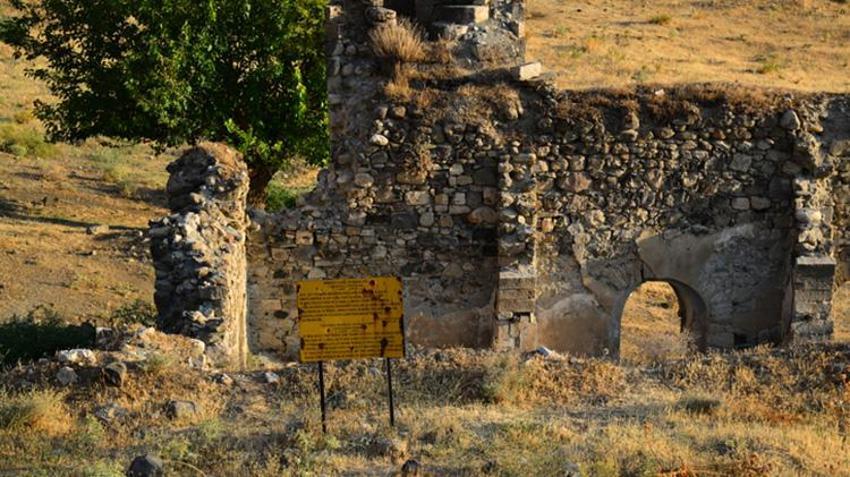 3 bin yıl önce bir kral kayalara kazıdı, bugün içinden tren geçiyor: Sadece gezginlerin bildiği Elazığ'daki saklı cennet keşfedilmeyi bekliyor