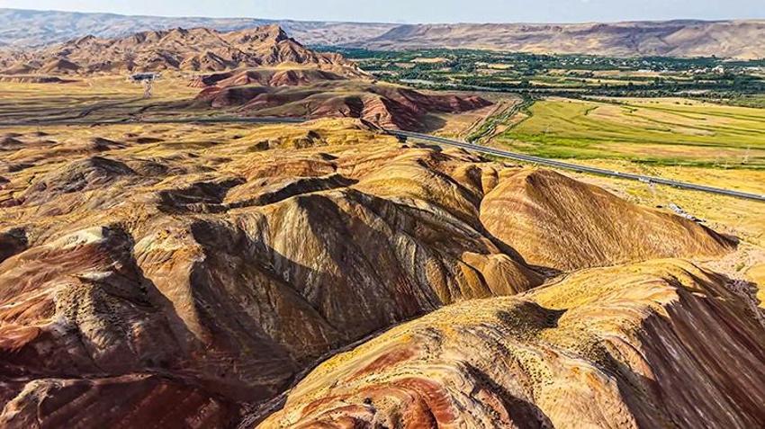 Mars yüzeyi değil Türkiye: Dünyada 6 yerde var biri Iğdır'da! 'Yağmur yağınca renk değiştiriyor!'