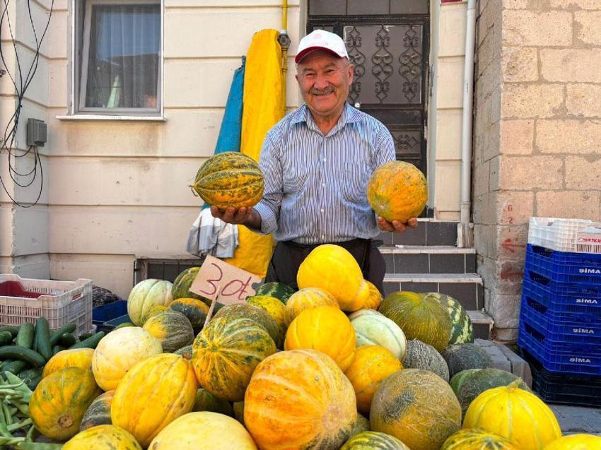 Tavşanlı’nın aroması ve lezzetiyle meşhur Kışlademirli kavunu pazara indi