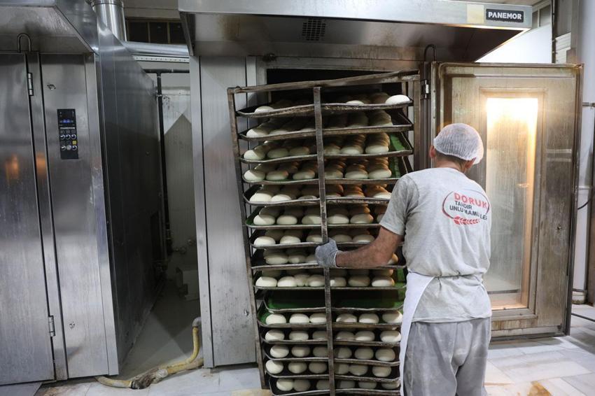 Herkes uyurken onlar 300 derecelik sıcaklıkta ekmek mesaisinde