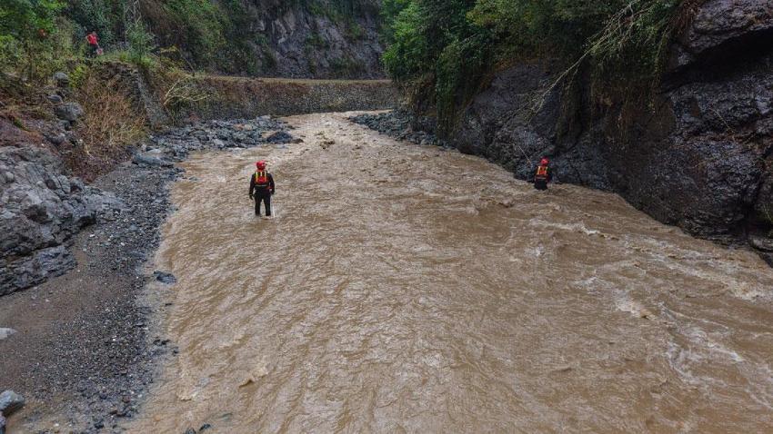 Giresun'da sağanak ve sel felakete yol yol açtı: Köylerine gitmek istediler, sel sularına kapılarak kayboldular