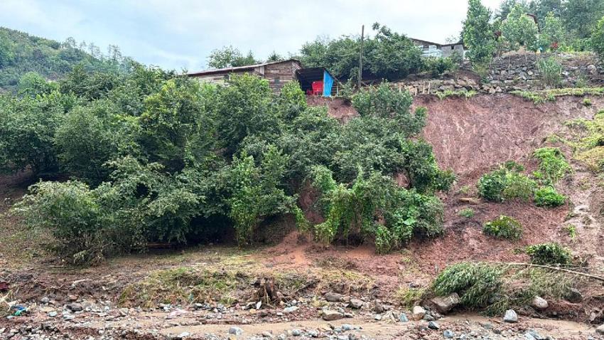 Giresun'da sağanak ve sel felakete yol yol açtı: Köylerine gitmek istediler, sel sularına kapılarak kayboldular