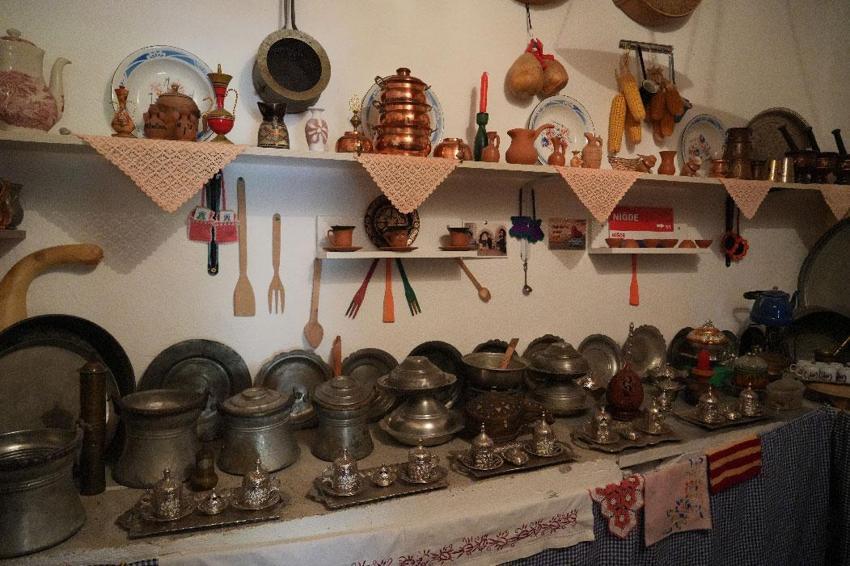 Geçmişe duyduğu bağlılığı yıllar içinde büyük bir koleksiyona dönüştürdü: İki parçayla başladı, 35 yılda 3 bin eşyalık müze kurdu