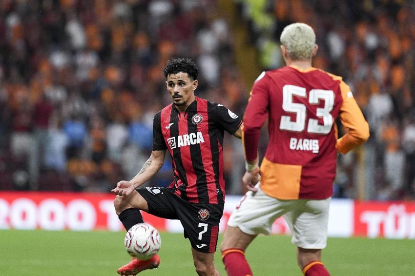 Süper Lig'in açılış maçında Galatasaray, Arca Çorum karşısında puanı son dakikada aldı