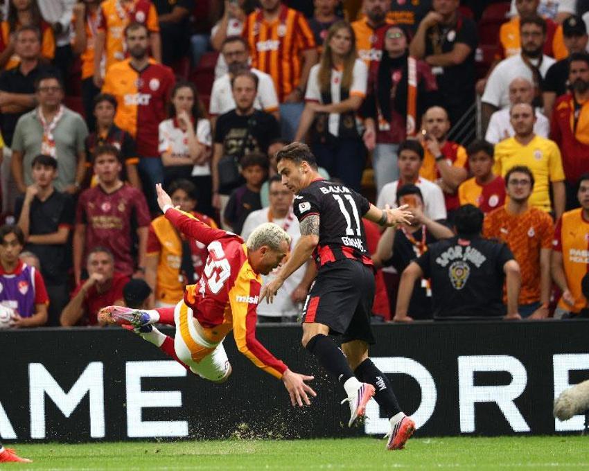 Süper Lig'in açılış maçında Galatasaray, Arca Çorum karşısında puanı son dakikada aldı