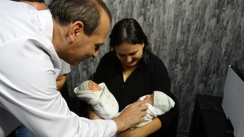 Tıp dünyası bu doğumu konuşuyor! Trabzon'da milyonda bir mucize: İki ayrı rahimden ikiz bebek dünyaya geldi!