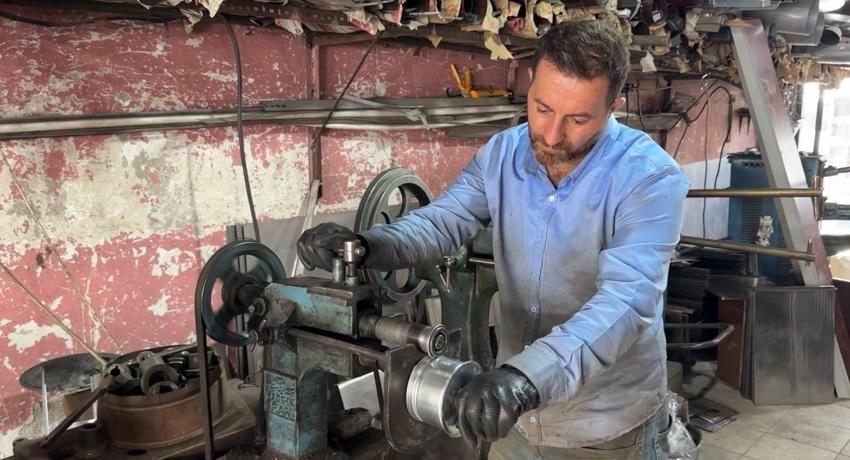 Hakkari'de teknolojiye karşı sıcak direniş: Sobacılık zanaatı Yüksekova’da ayakta kalmaya çalışıyor