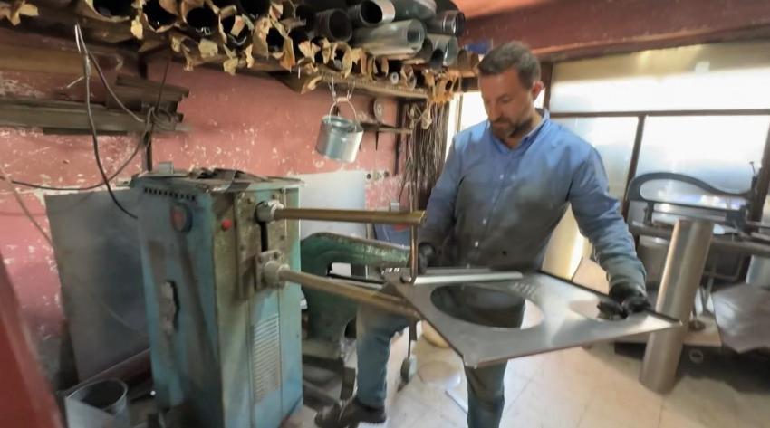 Hakkari'de teknolojiye karşı sıcak direniş: Sobacılık zanaatı Yüksekova’da ayakta kalmaya çalışıyor